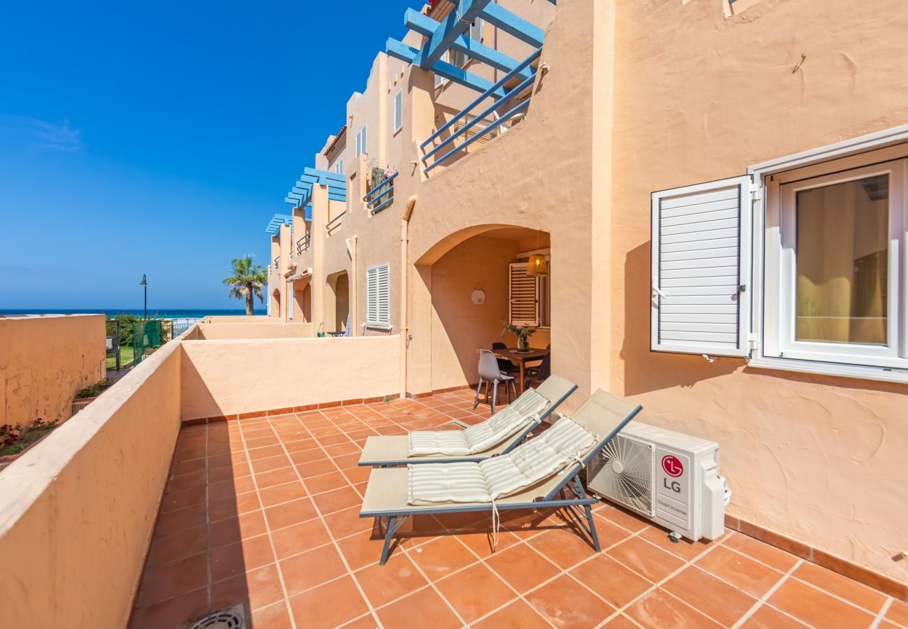 Apartment in Tarifa - Family Apartment by the Beach | Pool & Terrace