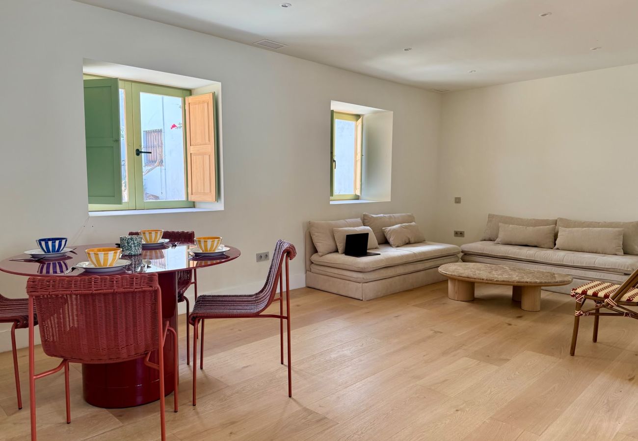 Apartment in Tarifa - Charming Old Town Retreat with Rooftop Plunge Pool