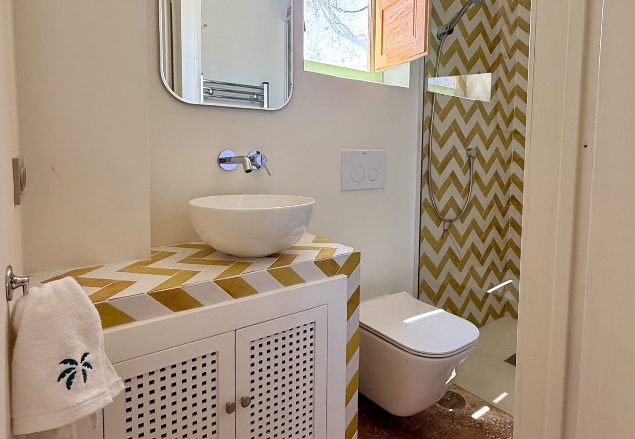 Apartment in Tarifa - Charming Old Town Retreat with Rooftop Plunge Pool