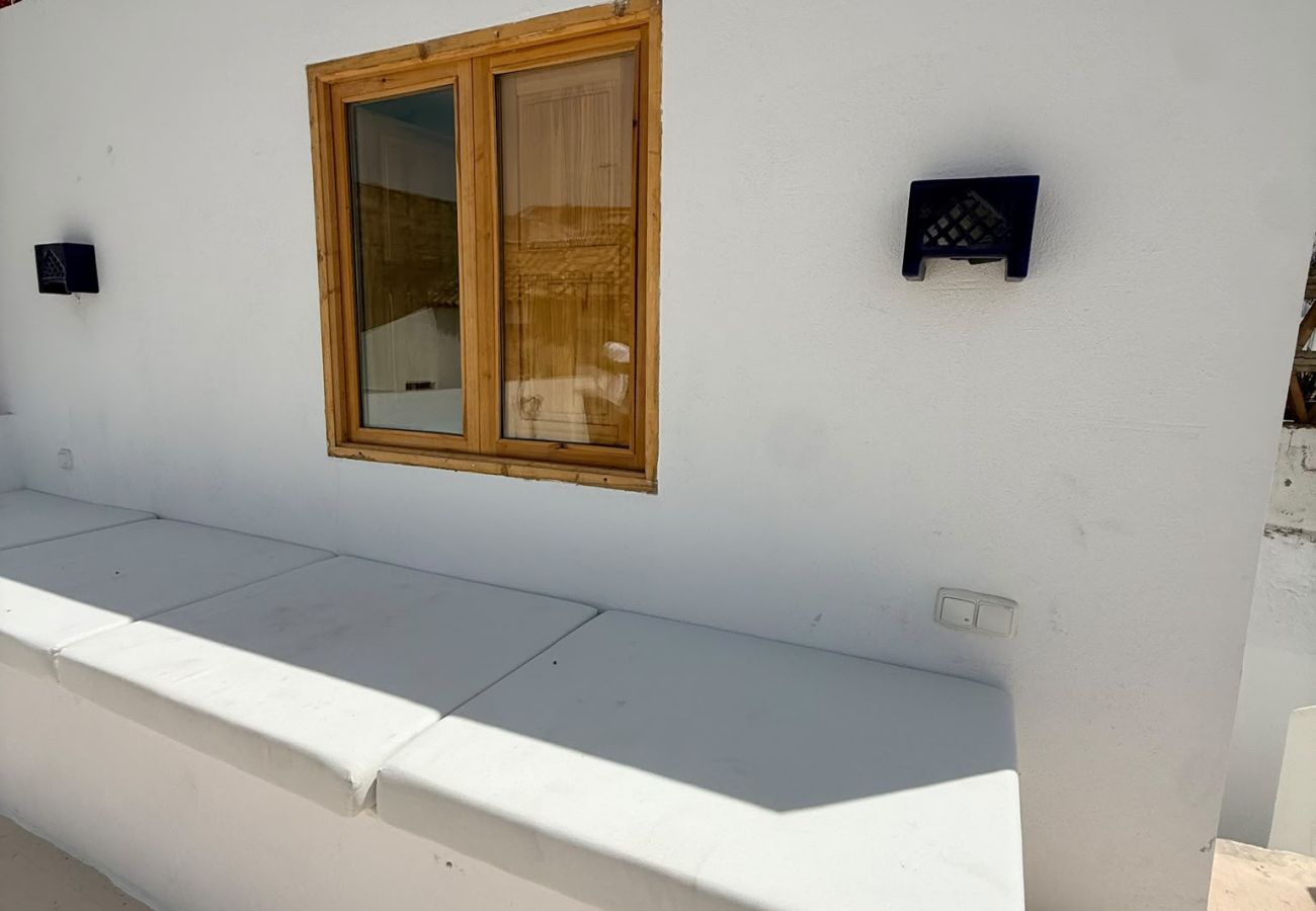 Apartment in Tarifa - Charming Old Town Retreat with Rooftop Plunge Pool