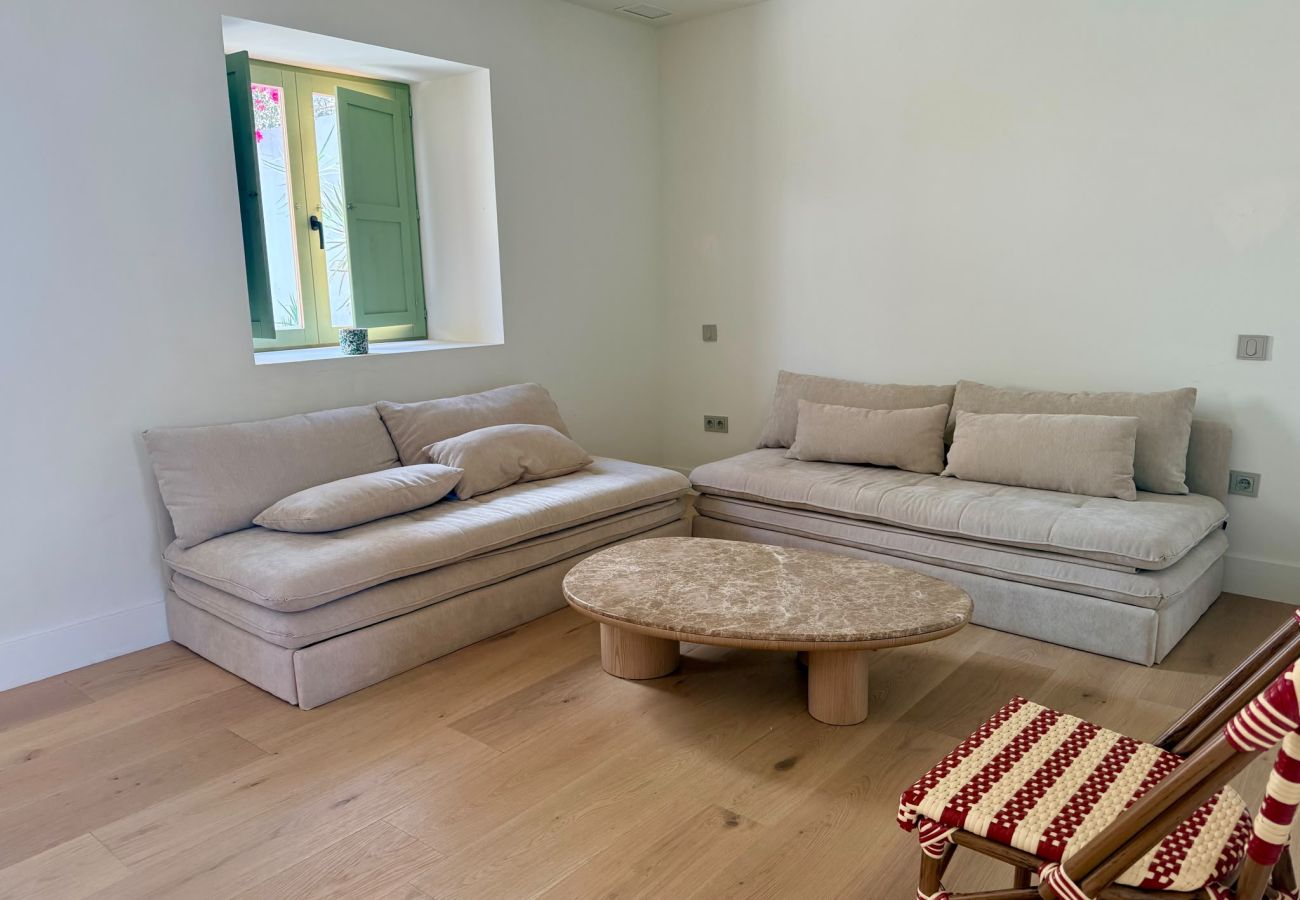 Apartment in Tarifa - Charming Old Town Retreat with Rooftop Plunge Pool
