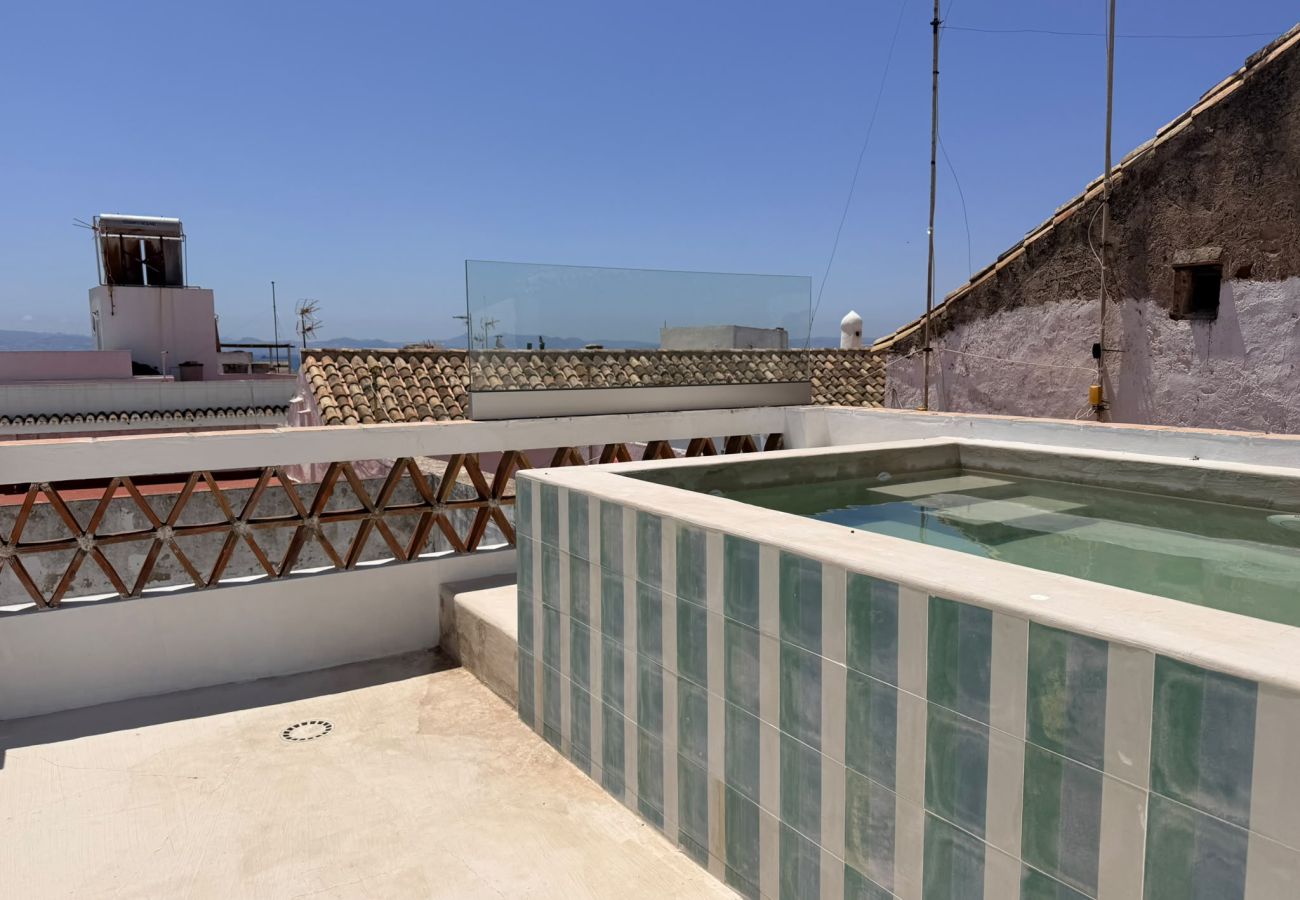 Apartment in Tarifa - Charming Old Town Retreat with Rooftop Plunge Pool