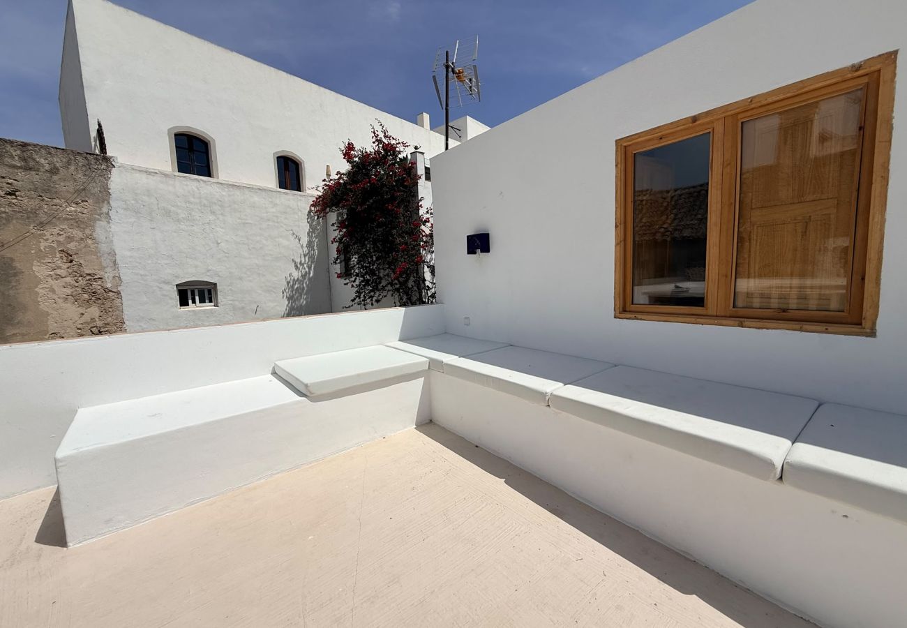 Apartment in Tarifa - Charming Old Town Retreat with Rooftop Plunge Pool