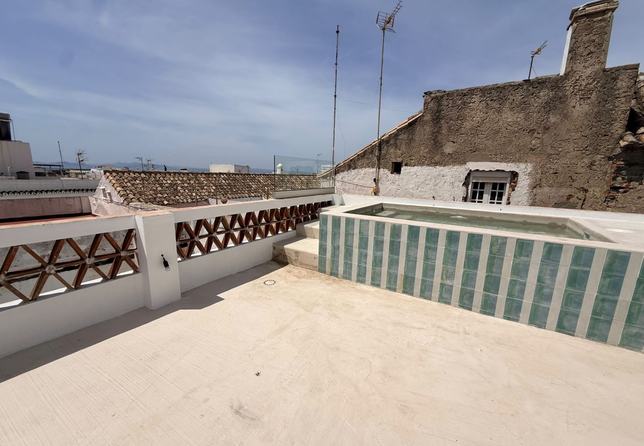 Apartment in Tarifa - Charming Old Town Retreat with Rooftop Plunge Pool