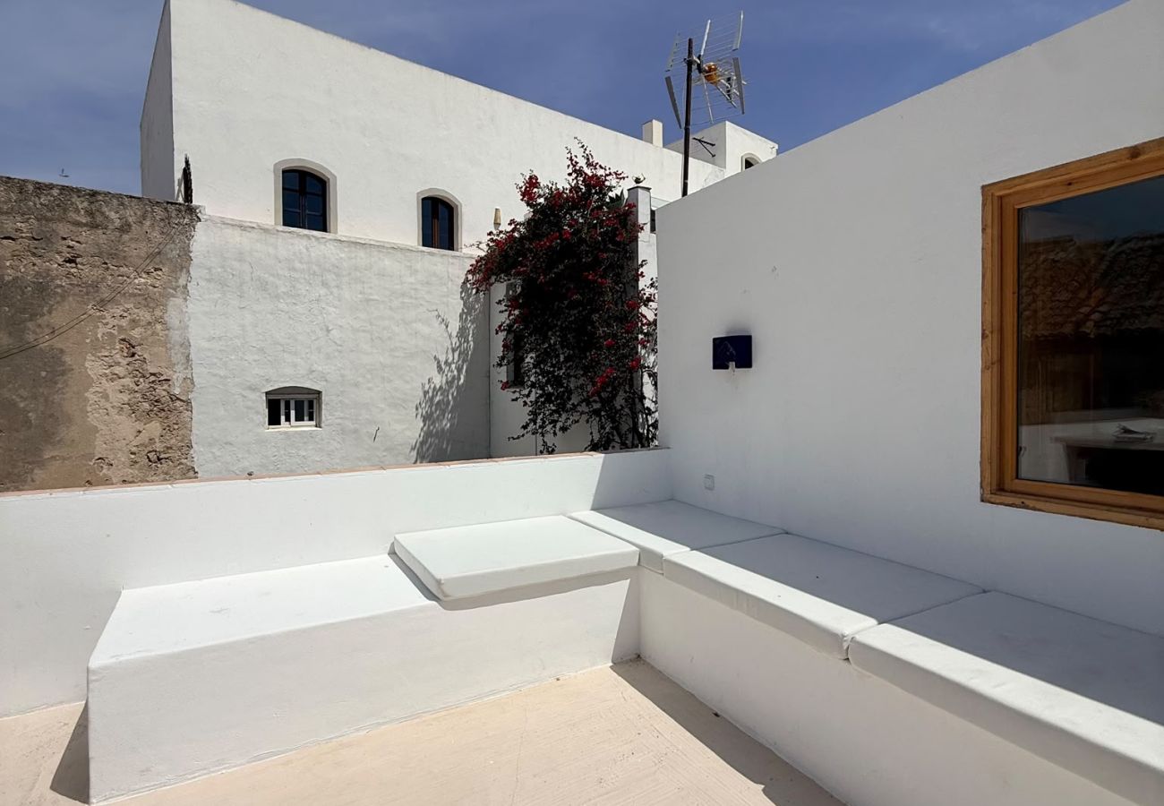 Apartment in Tarifa - Charming Old Town Retreat with Rooftop Plunge Pool