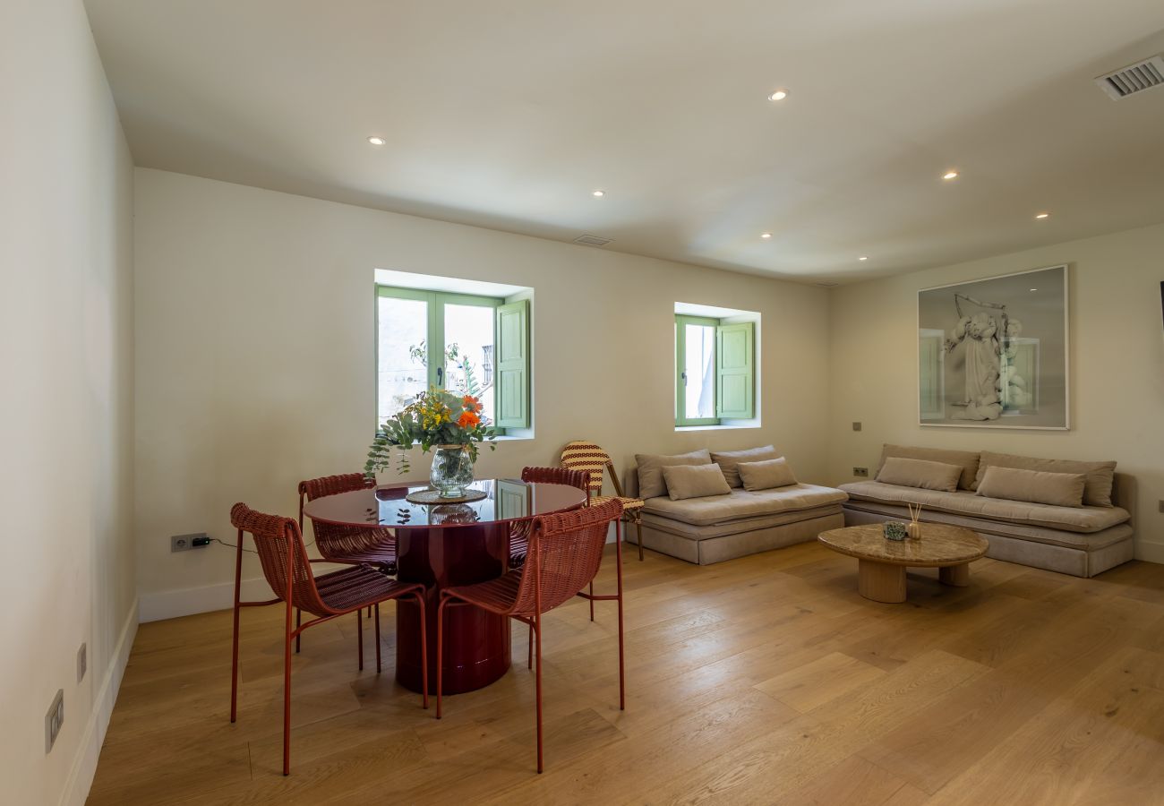 Apartment in Tarifa - Charming Old Town Retreat with Rooftop Plunge Pool