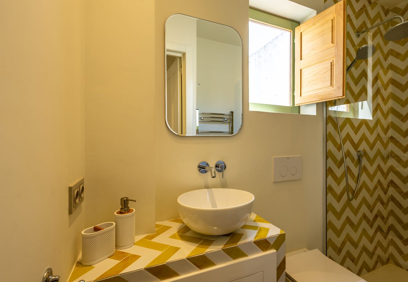 Apartment in Tarifa - Charming Old Town Retreat with Rooftop Plunge Pool