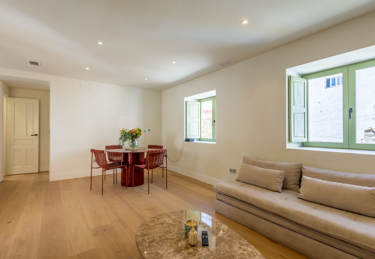 Apartment in Tarifa - Charming Old Town Retreat with Rooftop Plunge Pool