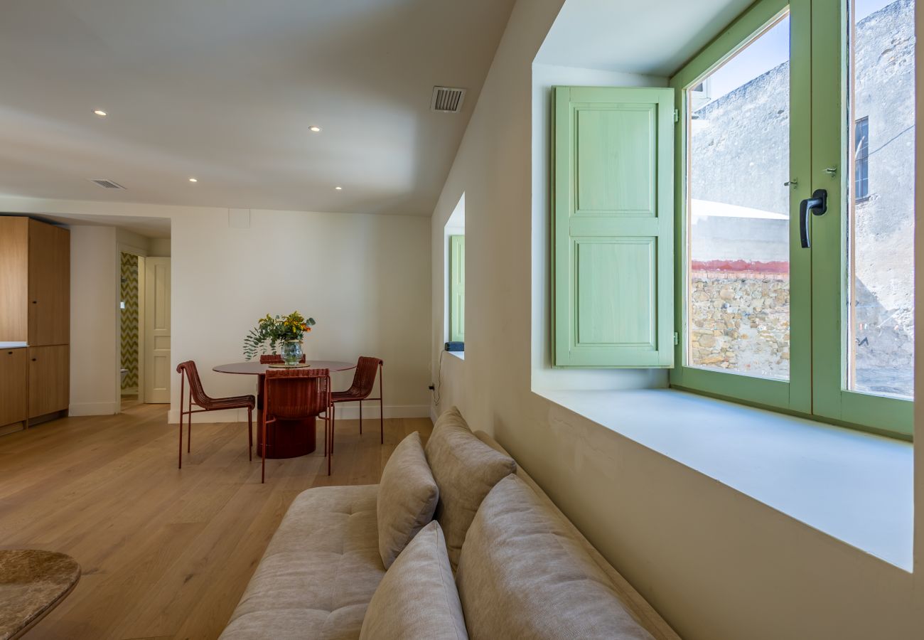 Apartment in Tarifa - Charming Old Town Retreat with Rooftop Plunge Pool