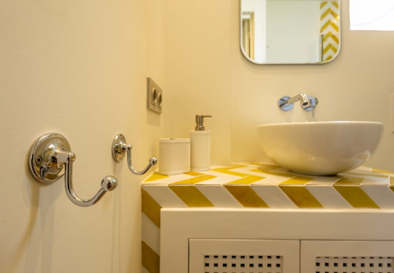 Apartment in Tarifa - Charming Old Town Retreat with Rooftop Plunge Pool