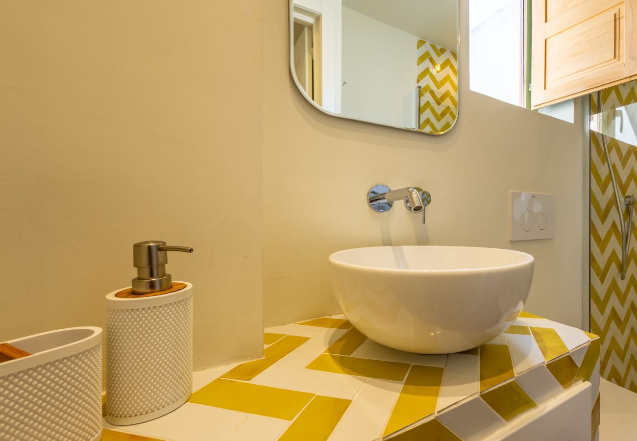 Apartment in Tarifa - Charming Old Town Retreat with Rooftop Plunge Pool
