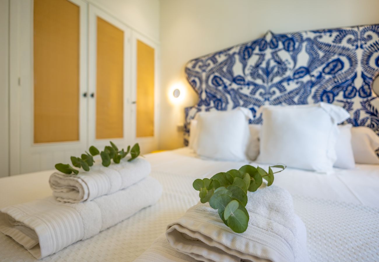 Apartment in Tarifa - Charming Old Town Retreat with Rooftop Plunge Pool