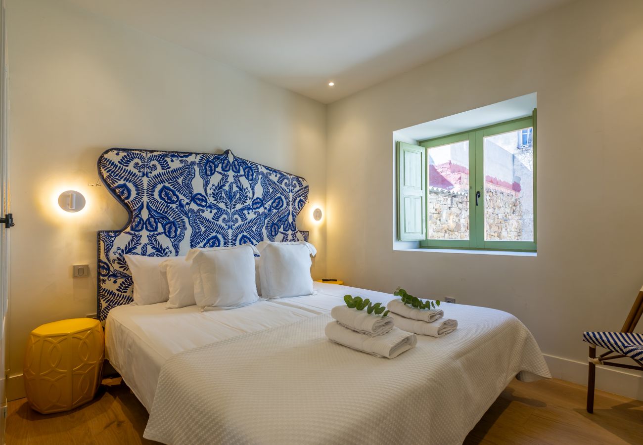 Apartment in Tarifa - Charming Old Town Retreat with Rooftop Plunge Pool