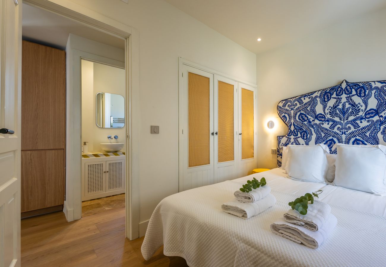 Apartment in Tarifa - Charming Old Town Retreat with Rooftop Plunge Pool