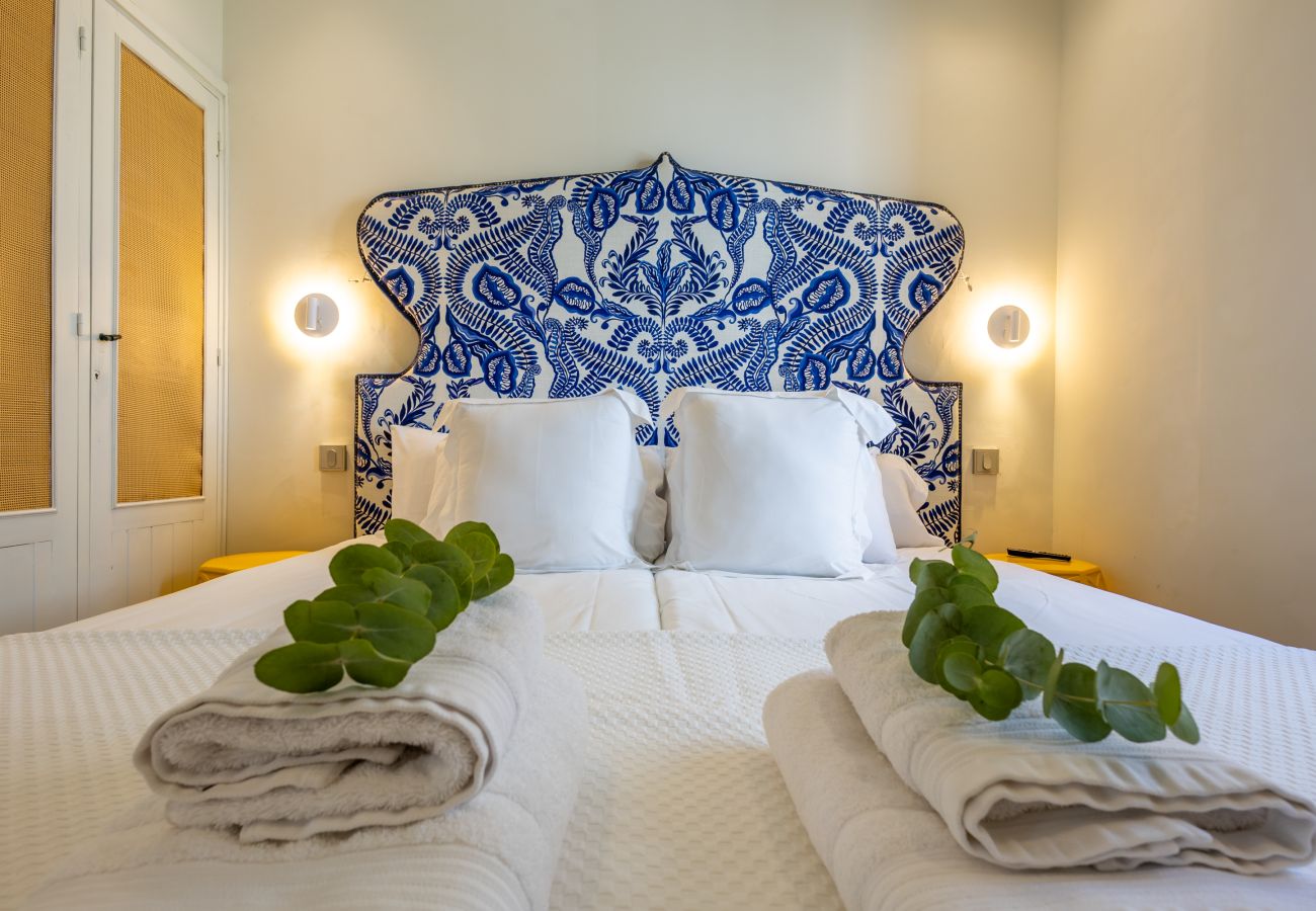Apartment in Tarifa - Charming Old Town Retreat with Rooftop Plunge Pool