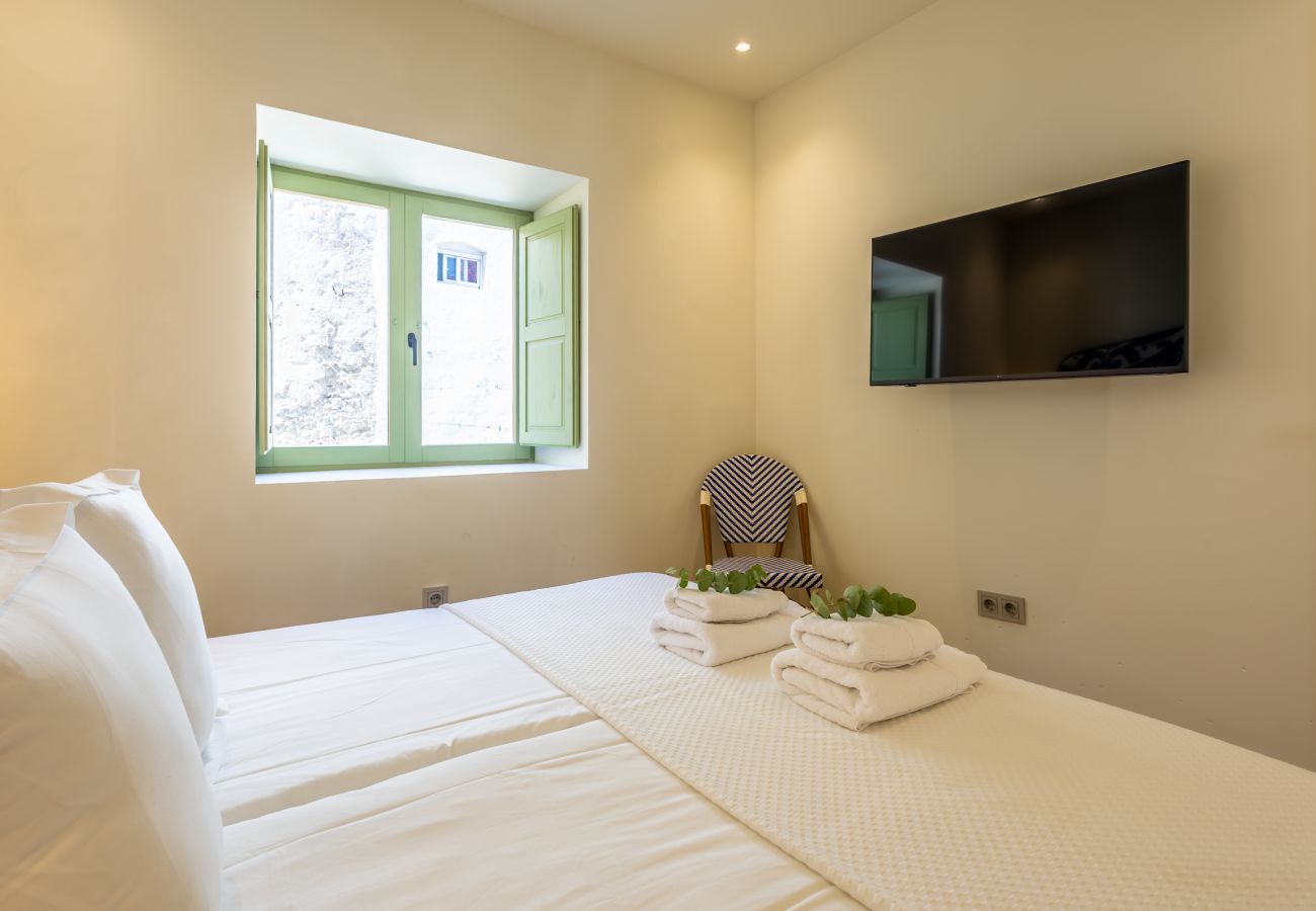 Apartment in Tarifa - Charming Old Town Retreat with Rooftop Plunge Pool