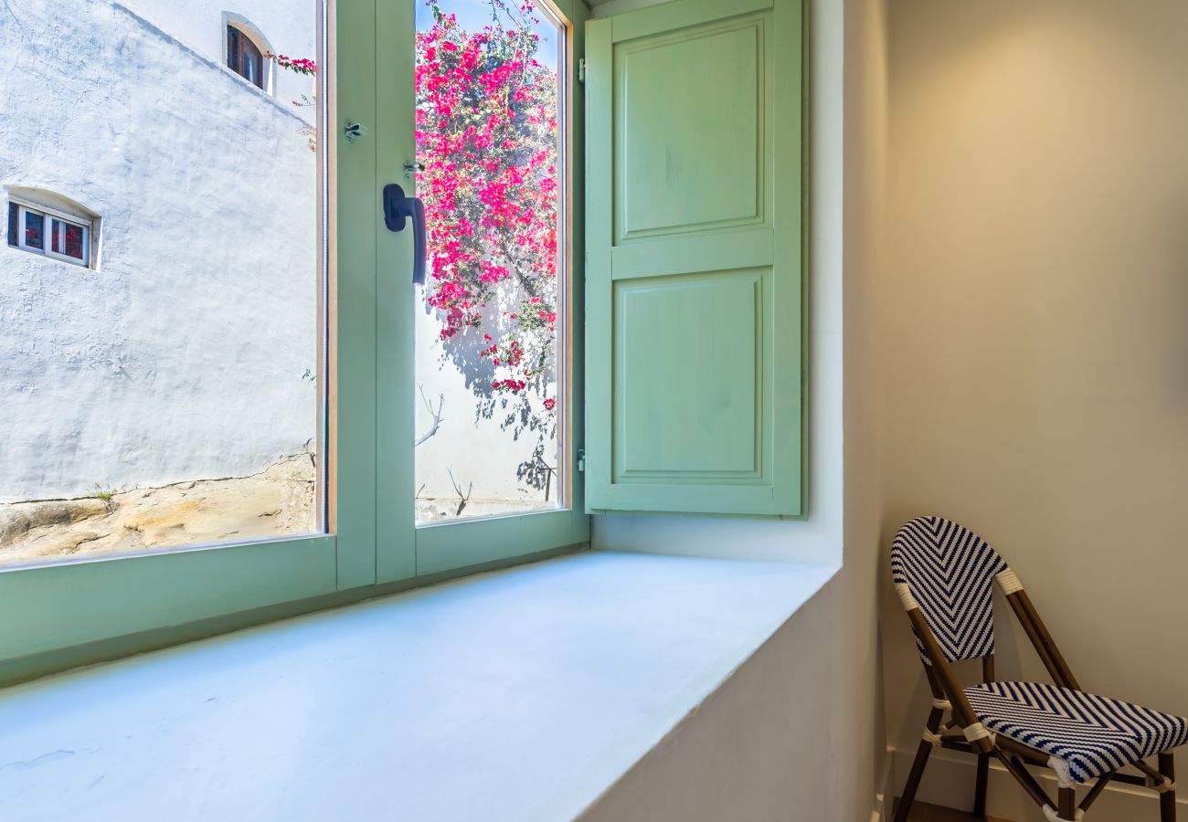 Apartment in Tarifa - Charming Old Town Retreat with Rooftop Plunge Pool