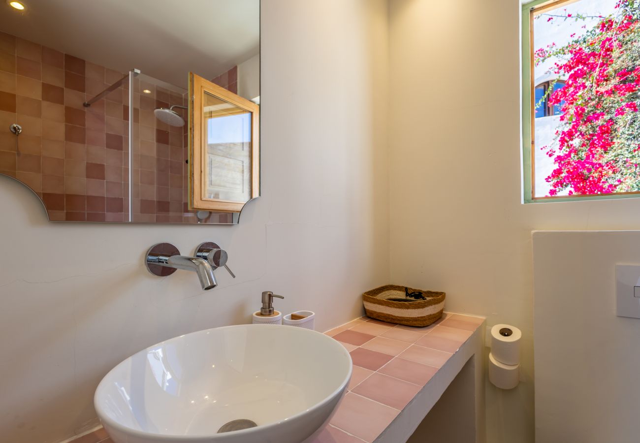 Apartment in Tarifa - Charming Old Town Retreat with Rooftop Plunge Pool