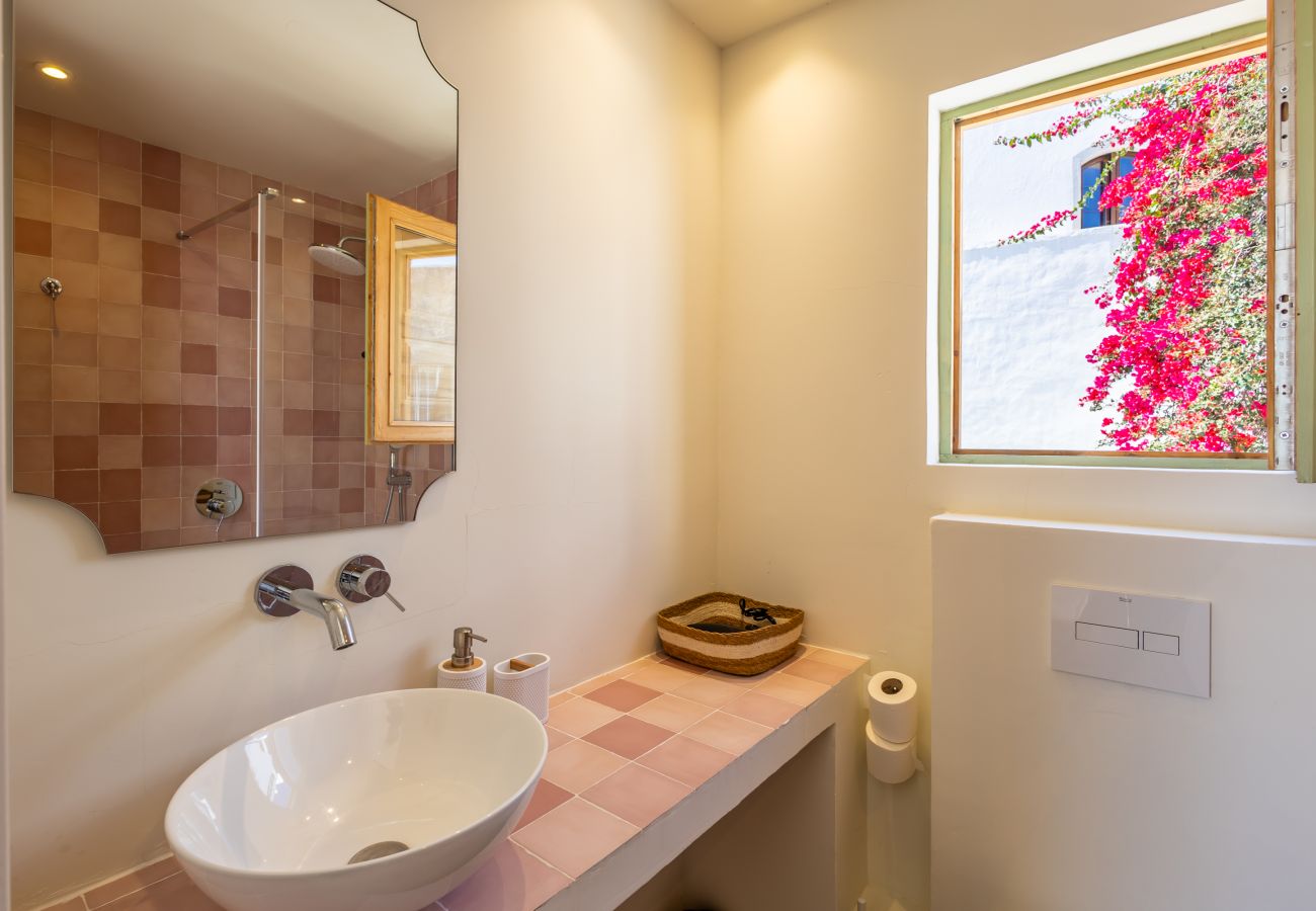 Apartment in Tarifa - Charming Old Town Retreat with Rooftop Plunge Pool