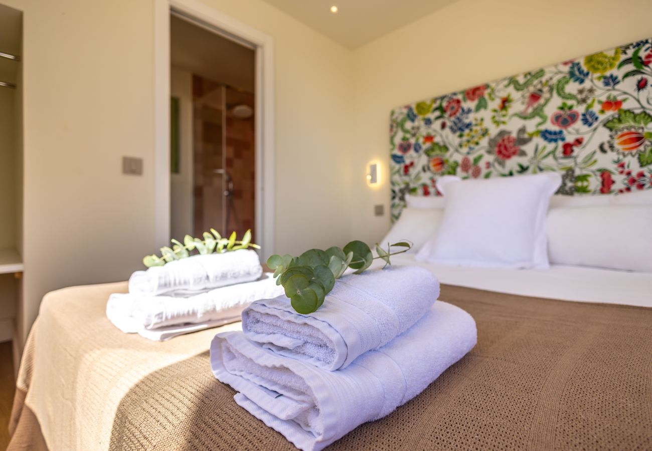 Apartment in Tarifa - Charming Old Town Retreat with Rooftop Plunge Pool