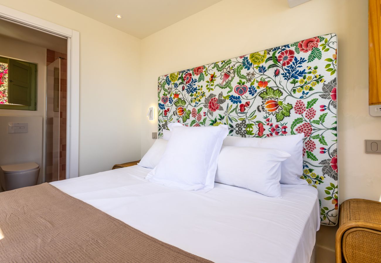 Apartment in Tarifa - Charming Old Town Retreat with Rooftop Plunge Pool