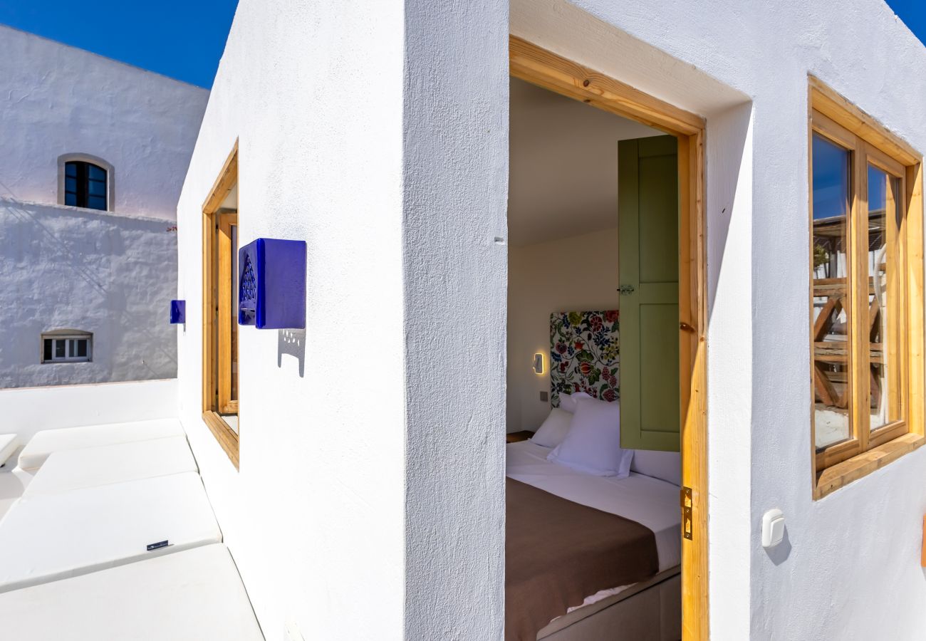 Apartment in Tarifa - Charming Old Town Retreat with Rooftop Plunge Pool