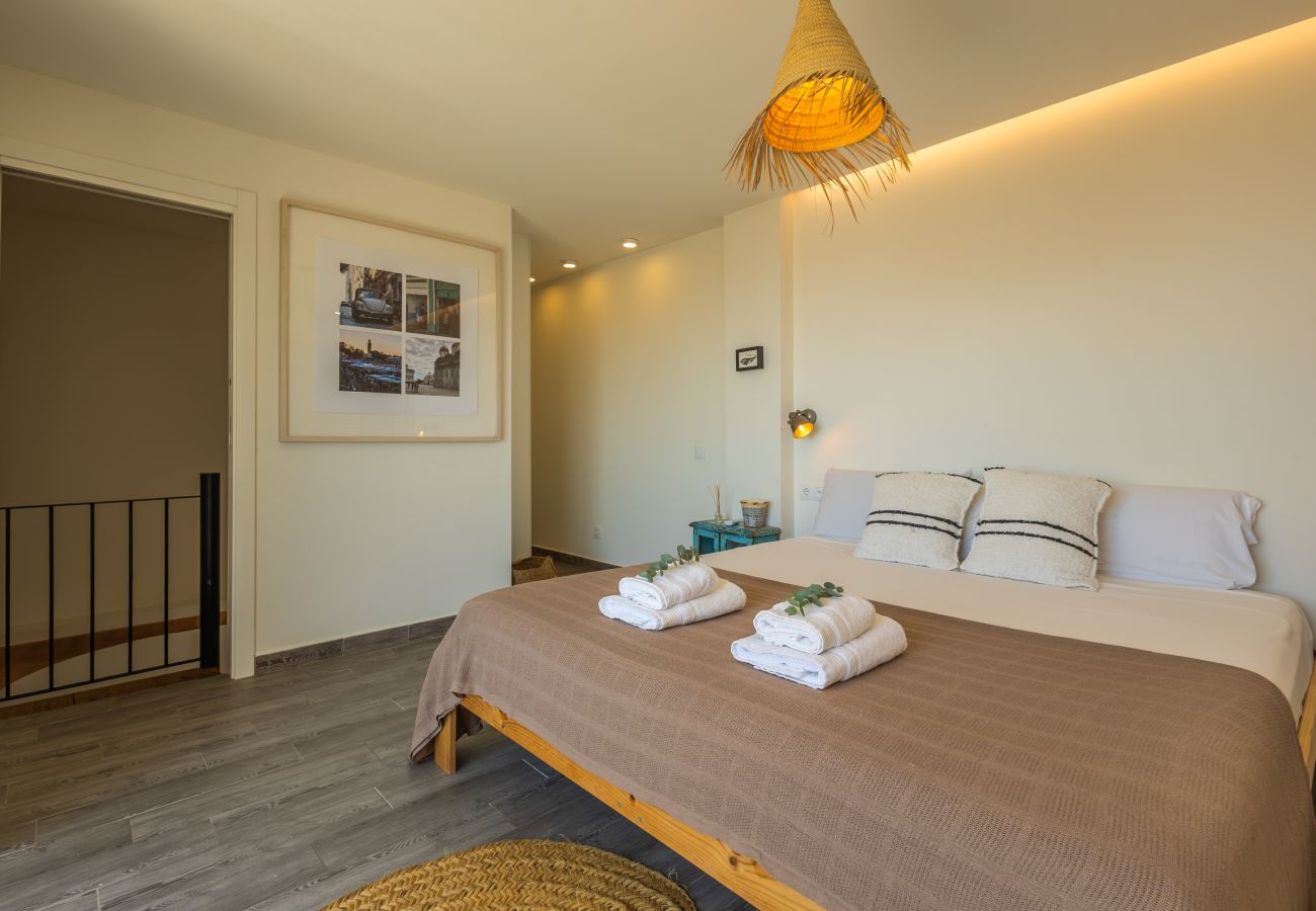 Apartment in Tarifa - Space, terraces & pool near the centre