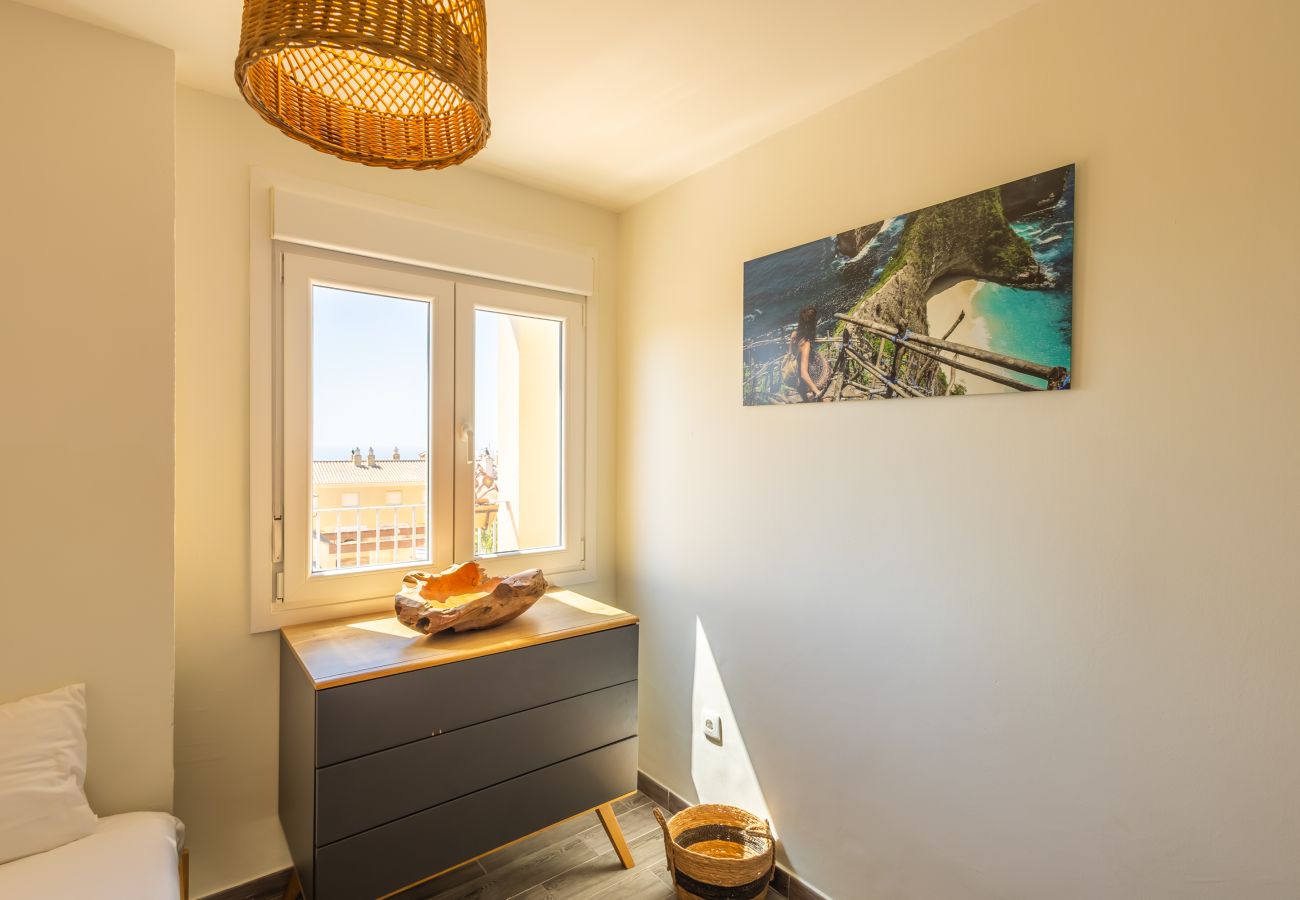 Apartment in Tarifa - Space, terraces & pool near the centre