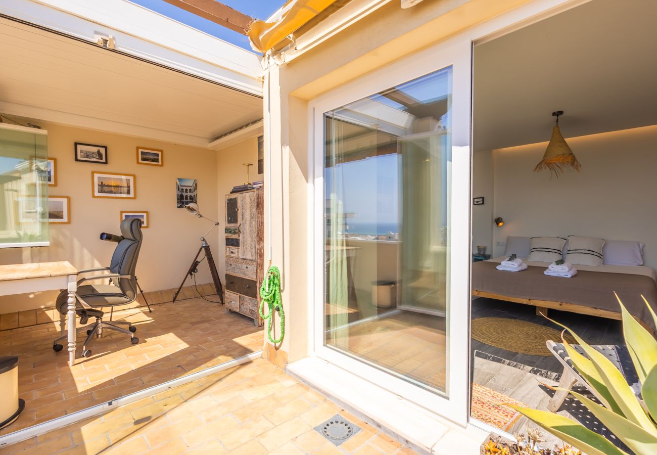 Apartment in Tarifa - Space, terraces & pool near the centre